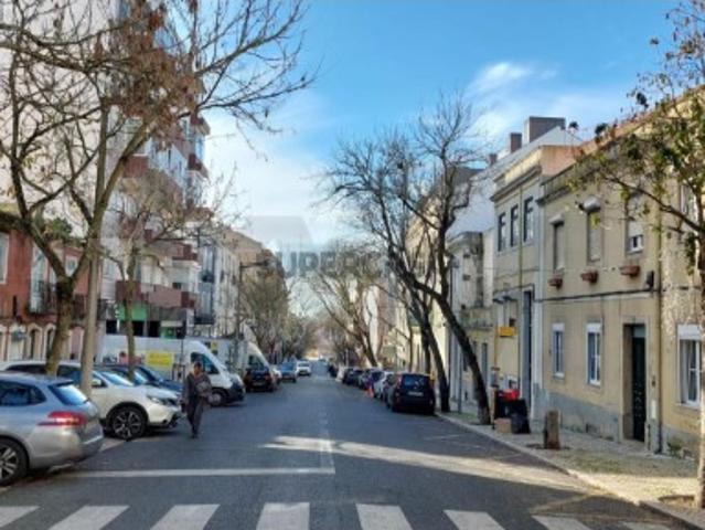 Apartamento T0 remodelado no Condomínio Pátio das Padeiras Estrela