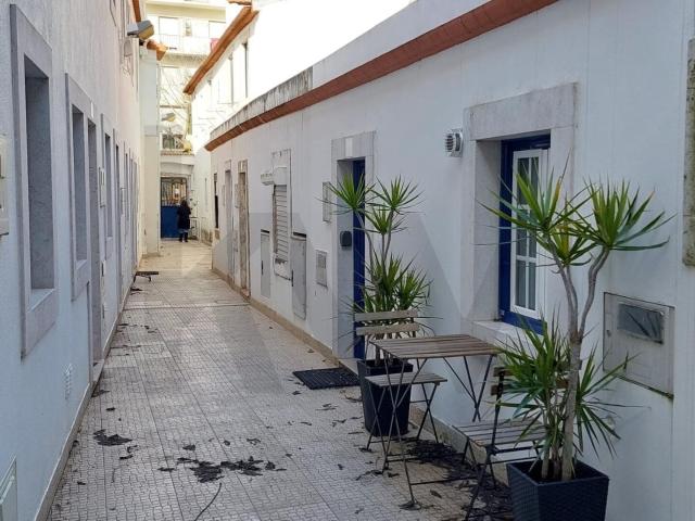 Apartamento T0 remodelado no Condomínio Pátio das Padeiras. 22m² Estrela