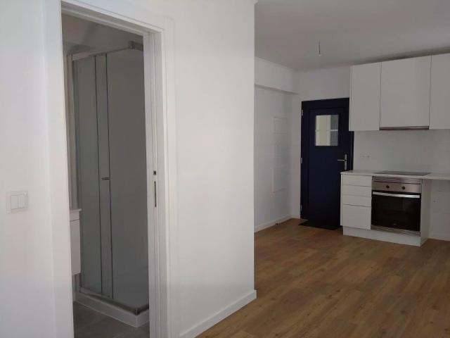 Apartamento T0 remodelado no Condomínio Pátio das Padeiras. 22m² Estrela