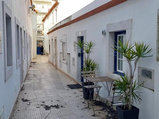 Apartamento T0 remodelado no Condomínio Pátio das Padeiras. 22m² Estrela