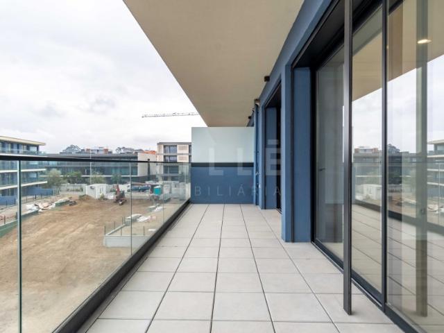 Apartamento T1+1 | 3.º e Último Piso | Varanda | 1 Lugar de Garagem | Ocean Living | Madalena