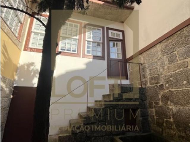 Apartamento T1+1 c/ Pátio no Centro Histórico de Guimarães