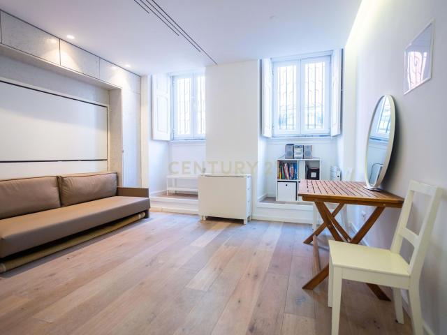 Apartamento T1+1 com logradouro a venda em Campo de Ourique!
