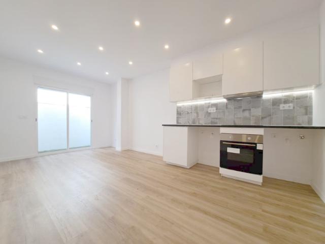 Apartamento T1+1 com logradouro para venda em Sacavém Loures Lisboa
