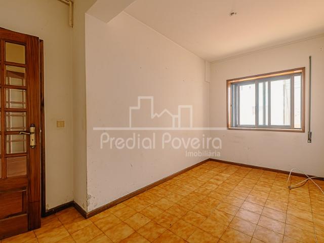 Apartamento T1+1 com terraço 2ª Linha de Mar