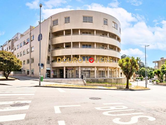 Apartamento T1+1 com terraço no Vyla Penedo