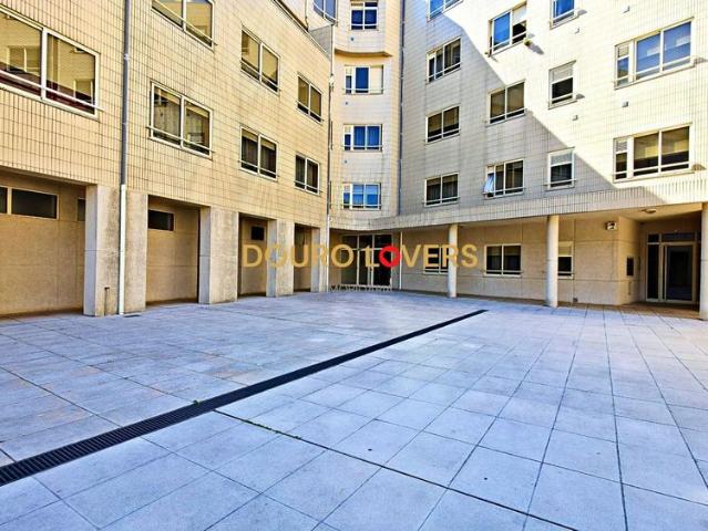 Apartamento T1+1 com terraço no Vyla Penedo