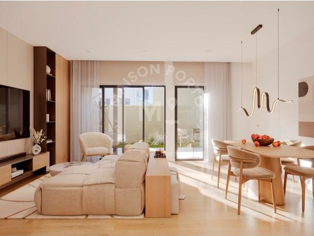 Apartamento T1+1 com Varanda e Lugar de Estacionamento em Valadares, Vila Nova de Gaia