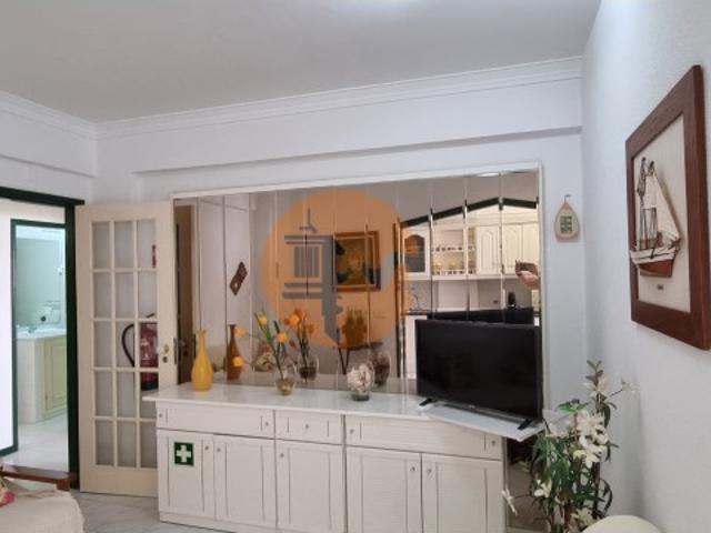 Apartamento T1+1 com Vista mar para arrendamento de Outubro a Maio