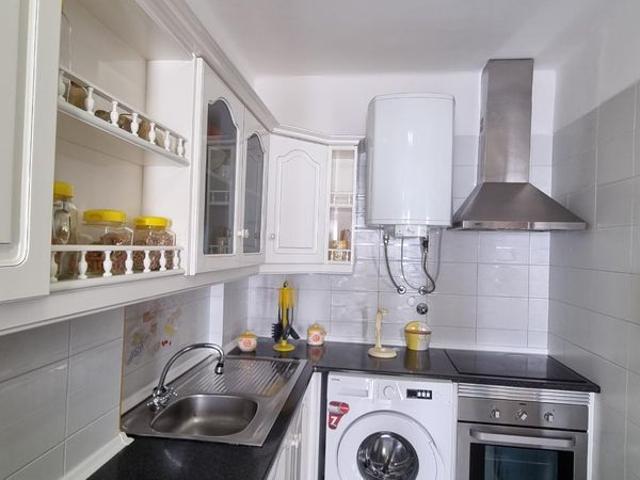 Apartamento T1+1 com Vista mar para arrendamento de Outubro a Maio