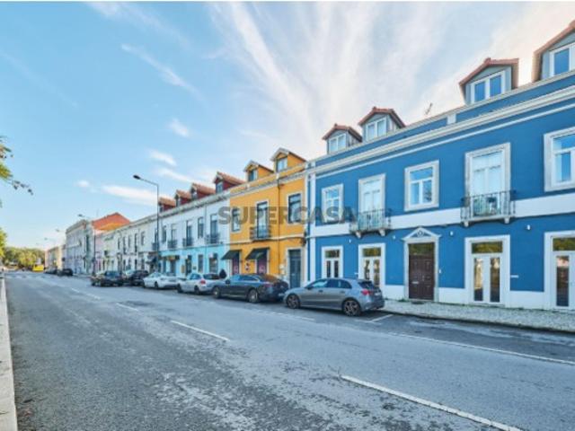Apartamento T1+1 Duplex de Prestígio Totalmente Renovado na Avenida Luísa Todi Setúbal