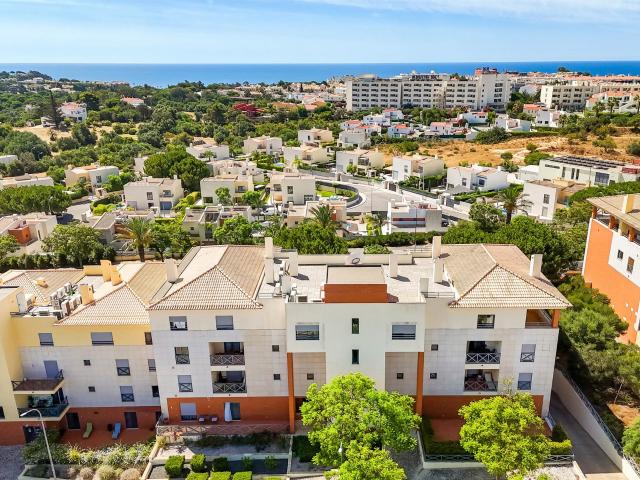 Apartamento T1+1 em Condomínio com Piscina 111m² Albufeira e Olhos de Água