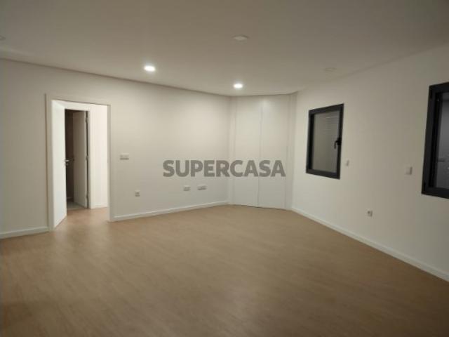 Apartamento T1+1 em Esgueira
