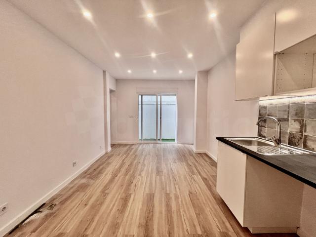 Apartamento T1+1 em Sacavem