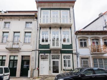 Apartamento T1+1 em prédio renovado na zona histórica de Braga