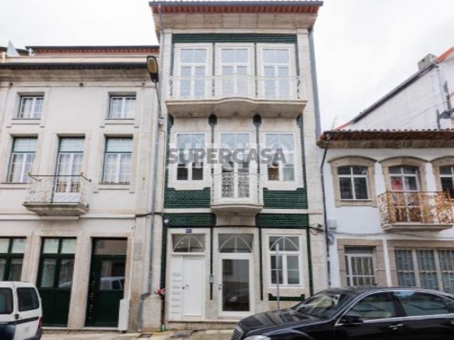 Apartamento T1+1 em prédio renovado na zona histórica de Braga
