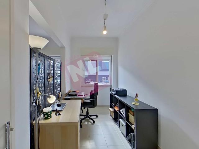 Apartamento T1+1 | Famões