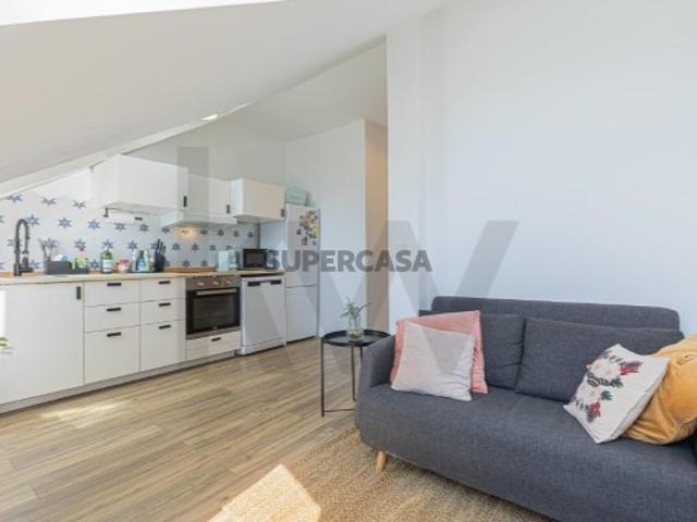 Apartamento T1+1 | Largo do Galvão, Lisboa. Sótão com charme no coração de Belém