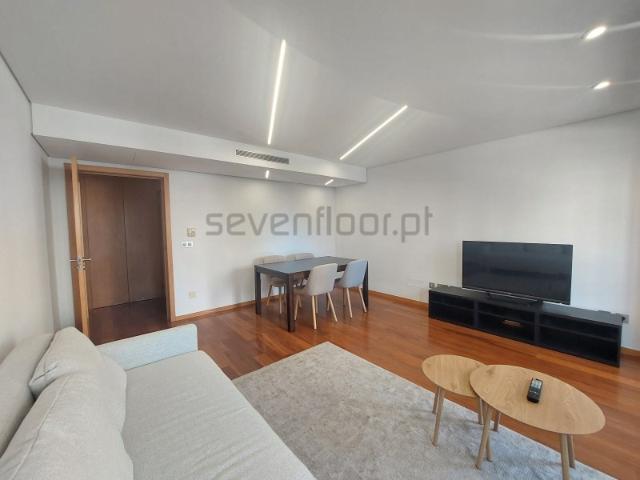 Apartamento T1+1, mobilado, com garagem, em Leça do Balio Matosinhos