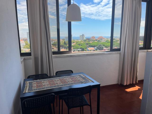 Apartamento T1+1 mobilado com Vista de Mar, Varanda e Elevador Cascais