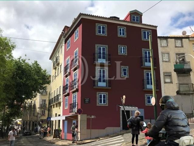 Apartamento T1+1, na Calçada do Menino Deus, Lisboa