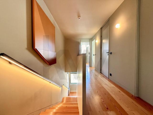 Apartamento T1+1 na Foz, Edifício Gilreu Design Contemporâneo e Luz no Coração da Foz