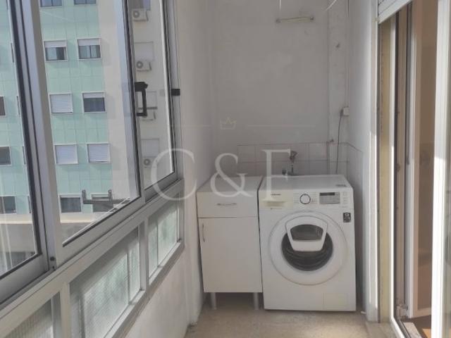 APARTAMENTO T1+1 NA REBOLEIRA