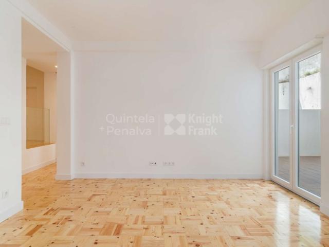 Apartamento T1+1 para arrendamento em Algés remodelado