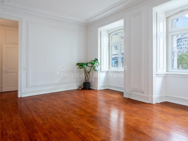 Apartamento T1+1 para arrendamento em Santo António