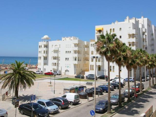 Apartamento T1+1 para Arrendamento em Quarteira Frente à Praia