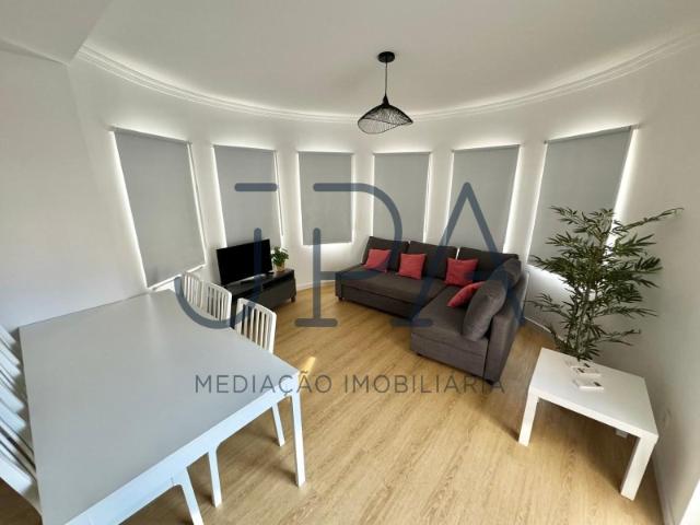 Apartamento T1+1 para Arrendamento Outubro a Maio