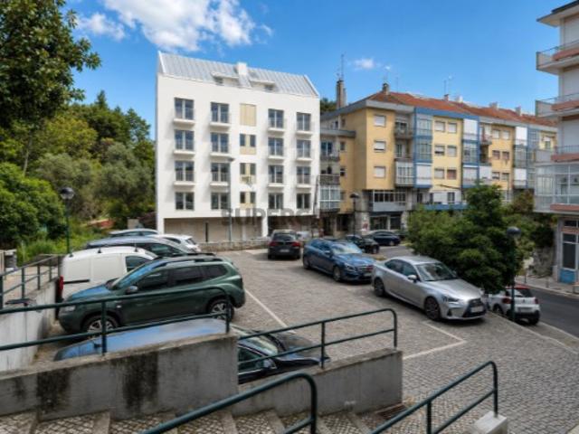 Apartamento T1+1 Remodelado com Terraço em Sacavém