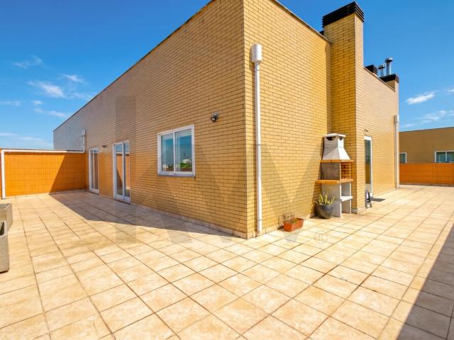 Apartamento T1+1 com terraço e garagem box em Oliveira do Douro, Vila Nova de Gaia