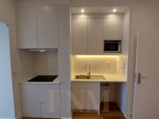 Apartamento T1+1 Totalmente Remodelado no Coração de Campo de Ourique