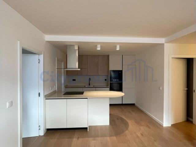 Apartamento T1+1 Totalmente Remodelado com Garagem | Centro de Ourém