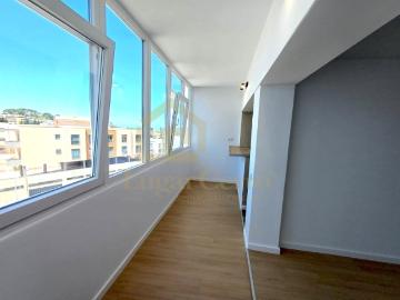Apartamento t1+1 totalmente renovado Santana Sesimbra