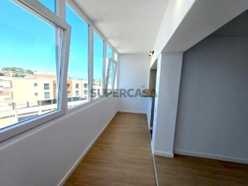 Apartamento t1+1 totalmente renovado Santana Sesimbra