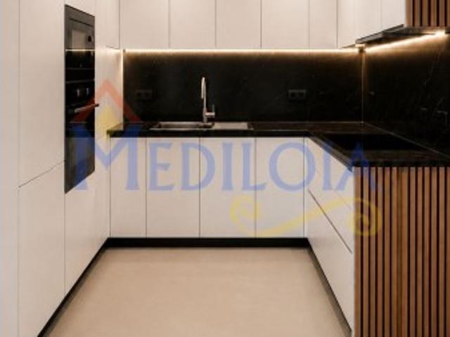 Apartamento T1+2 Duplex no 2.º Andar com Varandas e Terraços