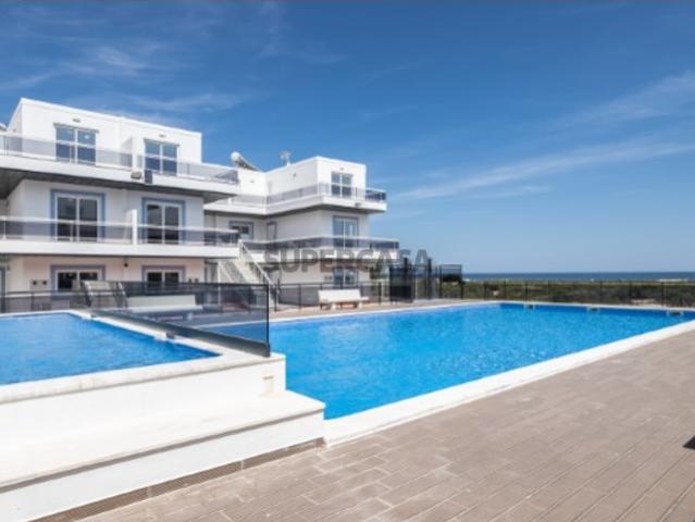 Apartamento T1+3 Condomínio na 1º linha da Praia