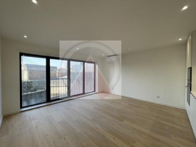 Apartamento T1 2 frentes à Praça da Corujeira 1466EMP_MM_T1