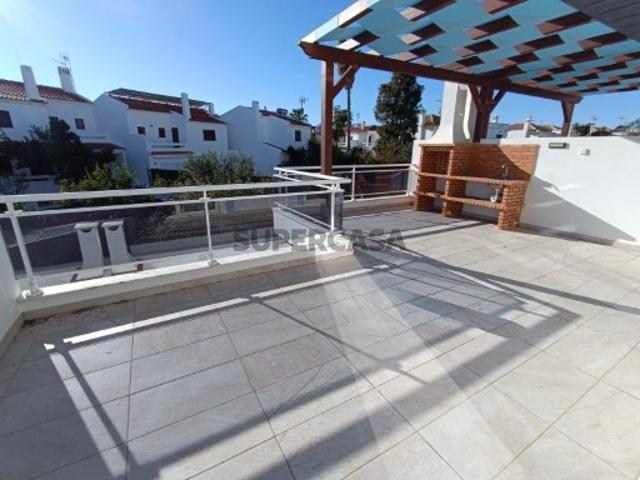 Apartamento T1 + 3 em condomínio fechado com piscina na Manta Rota, Vila Real de Santo António, Algarve