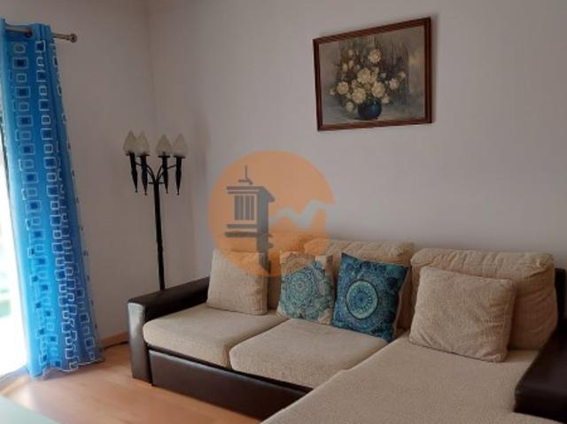 Apartamento T1 para arrendamento sazonal, totalmente mobilado e equipado. Dispõe de ar condicionado, elevador e excelente localização central