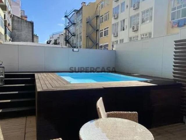 Apartamento T1, totalmente mobilado, para venda na Avenida Almirante Reis