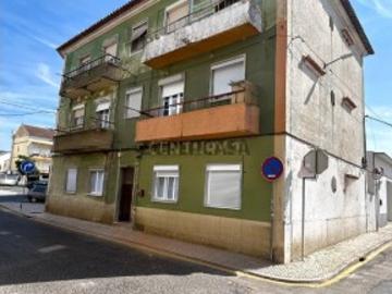 Apartamento T1 Totalmente em remodelação em Benavente