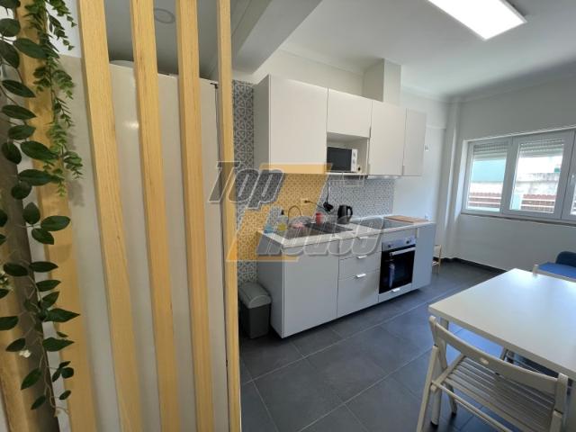 Apartamento T1 Totalmente Reabilitado em Santo António da Caparica