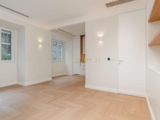 Apartamento T1 totalmente remodelado com garagem no Centro de Lisboa Rua Castilho/Avenida da Liberdade