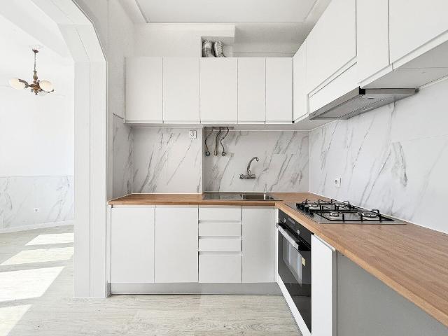 Apartamento T1 Totalmente Remodelado com 2 WC e Vista de Rio. 50m² São Vicente