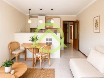 Apartamento T1 totalmente remodelado, localizado na tranquila zona da Curia Anadia