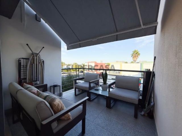 Apartamento T1 totalmente remodelado no Condomínio Palmela Village, Quinta do Anjo