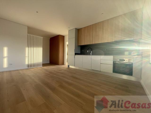 # Apartamento T1 Totalmente Renovado Pronto a Habitar!